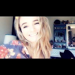 Meet your Posher, Lauren